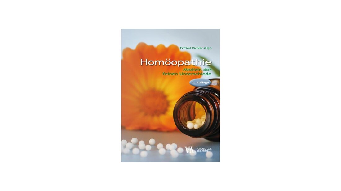   Homöopathie Medizin der feinen Unterschiede Erfried Pichler (Hg) Verlagshaus der Ärzte; 2. Auflage, 2019, 216 Seiten; Softcover ISBN: 978-3-99052-188-5 10 österreichische Ärzte geben in diesem Werk einen Einblick in ihre tägliche Praxis. Nicht nur die Arbeitsweise, sondern auch der Verlauf homöopathischer Behandlungen und deren Erfolge wird anhand von zahlreichen Krankengeschichten eindrucksvoll dargestellt. Ob Schulangst, Kopfschmerzen, Schwangerschaftsübelkeit oder Erkrankungen der oberen Atemwege- hier zeigt sich, dass Homöopathie bei verschiedenen Indikationen erfolgreich eingesetzt werden kann. Die Autoren schildern dabei ihre Herangehensweise anschaulich bei akuten und chronischen Krankheiten. Die Grundlagen der Methoden werden ebenfalls leicht verständlich erklärt; darüber hinaus beschäftigt sich ein …
