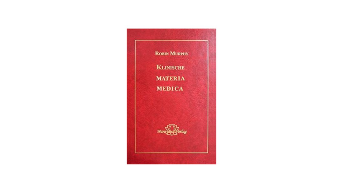 Klinische Materia Medica Robin Murphy Narayana Verlag 4. Auflage 2020, Hardcover, 2400 Seiten ISBN 978-3-939931-14-0 Die über 1400 enthaltenen Arzneimittelbilder basieren auf Arzneimittelprüfungen, historischen und klinischen Anwendungen und der Toxikologie. Neben den traditionellen Arzneien finden auch zahlreiche moderne Arzneien wie Milchmittel, Pilze und Nosoden Einzug in dieses Werk.  Dabei werden die Symptome (wie in der klinischen Materia Media von Murphy) in alphabetischer Reihenfolge dargestellt. Ein umfassendes und ausführliches Nachschlagewerk, das für jede Praxis empfehlenswert ist!