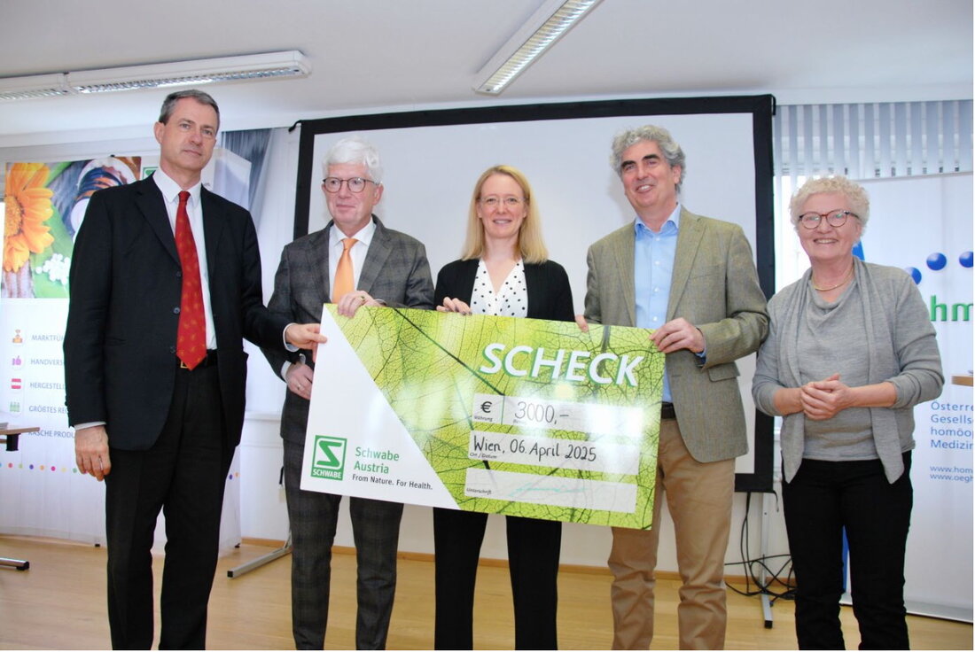 Studienleiter Dr. Michael Takacs wurde gemeinsam mit seinen Co-Autoren Dr. Petra Weiermayer und Dr. Michael Frass für die hervorragende Studie „Use of Homeopathy in Patients Suffering from Long COVID-19 (LONGCOVIHOM): A Case Series“ ausgezeichnet. Preisverleihung durch Schwabe und ÖGHM Der mit 3000 € dotierte Dr. Peithner Preis für Forschung in der Homöopathie wird jährlich von der Schwabe Austria GmbH vergeben, um die Forschung auf dem Gebiet der Homöopathie zu fördern. Die eingereichten Arbeiten werden von einer Fachjury bewertet. Diese setzt sich aus dem Vorstand der Österreichischen Gesellschaft für Homöopathische Medizin (ÖGHM) und der Geschäftsleitung der Schwabe Austria GmbH zusammen. Im &hellip;