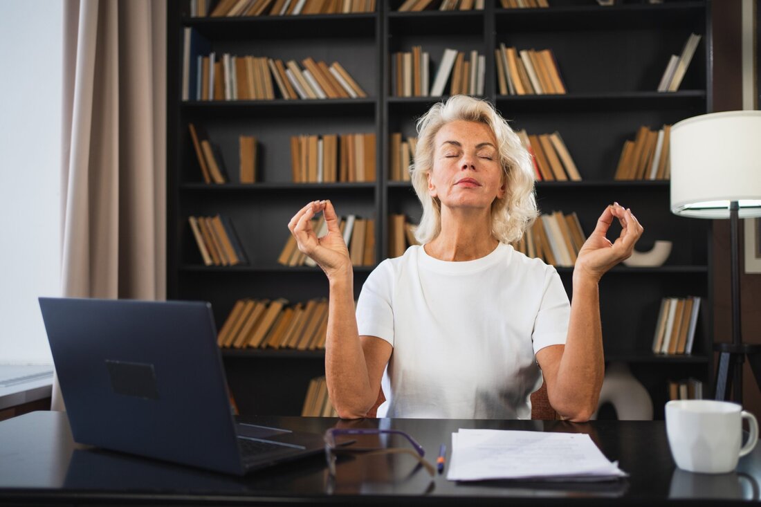 Homöopathie unterstützt bei Stress, Erschöpfung und Reizbarkeit – sanft, individuell und ganzheitlich, um das innere Gleichgewicht wiederzufinden.