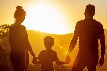 Wenn der Sommer zwickt: Homöopathie bei Sonnenbrand, Insektenstichen & Hitze
