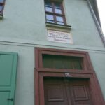 Noch heute ist das Stadtbild Köthens von Hahnemann geprägt: sein ehemaliges Wohnhaus dient nun als Museum, in dem auch seine damalige homöopathische Apotheke zu sehen ist. Gleich daneben befindet sich die große europäische Bibliothek für Homöopathie; an zahlreichen Hausfassaden finden sich Zitate des berühmten Arztes.