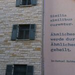 Noch heute ist das Stadtbild Köthens von Hahnemann geprägt: sein ehemaliges Wohnhaus dient nun als Museum, in dem auch seine damalige homöopathische Apotheke zu sehen ist. Gleich daneben befindet sich die große europäische Bibliothek für Homöopathie; an zahlreichen Hausfassaden finden sich Zitate des berühmten Arztes.